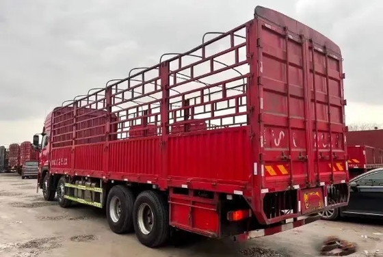 使用された貨物は17.8t定格負荷の高い屋根420hp 8×4ドライブ モード12タイヤの変速機のDongfengの貨物自動車のトラックを速くトラックで運ぶ