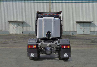 Sinotruck HOWOは国際的なトラック、4x2ディーゼル機関を搭載する半使用されたトレーラーを使用しました