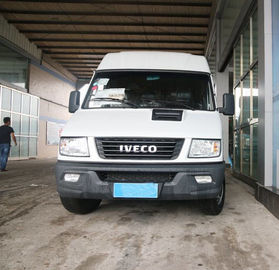 イヴェコの白いブランドの使用され、新しいミニバス6は129馬力ディーゼル2013-2018年をつけます
