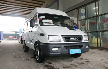 イヴェコの白いブランドの使用され、新しいミニバス6は129馬力ディーゼル2013-2018年をつけます