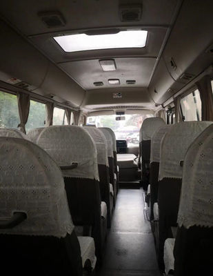 2017の年23の座席ガソリンはトヨタ・コースターのバスによって使用された小型コーチ バスを使用した