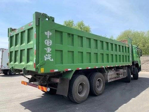 中国秒針のSinotruk HOWO 7の大型トラック380の馬力8X4 8.2mダンプ トラックZZ3317N4667E1