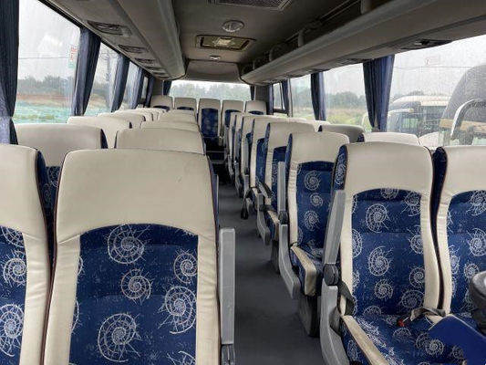 Kinglong使用されたバスXMQ6859 37は鋼鉄シャーシの単一のドアのYuchiaの後部エンジンのユーロのIII使用された観光バスをつける