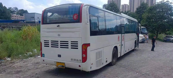 使用されたコーチ バス モデルKLQ6129はより高いバス53座席よい乗客バス両開きドアの鋼鉄シャーシの低いキロメートルを使用した