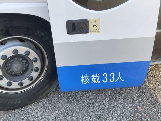 2軸線はPassanger Yutongバス贅沢な33の座席エンジンの両開きドアのエアバッグを使用した